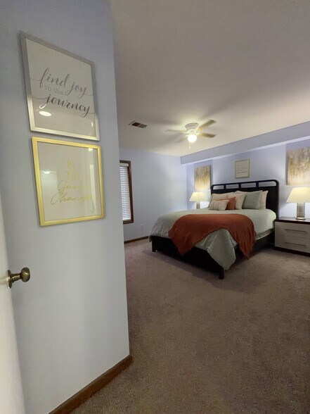 Building Photo - 920 Camellia Dr