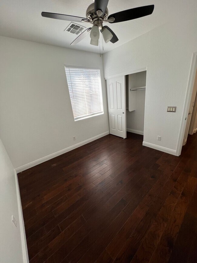 Building Photo - AVAILABLE NOW IN SEVILLE, GILBERT!!!