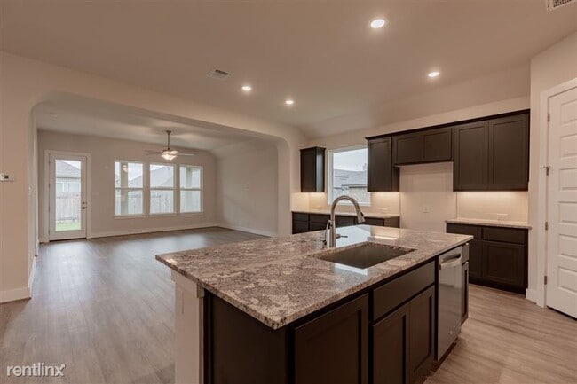 Building Photo - 3804 Sandhill Crane Dr