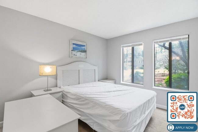 Building Photo - Fully Furnished 2BR Condo in Hilton Head’s North End – $150 Off First Month’s Rent!