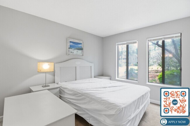 Building Photo - Fully Furnished 2BR Condo in Hilton Head’s North End – $400 Off First Month’s Rent!