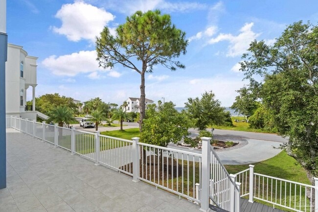 Building Photo - 500 Deer Point Dr
