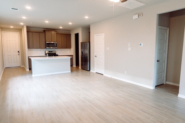 Building Photo - 27015 Bel Air Pt Ln