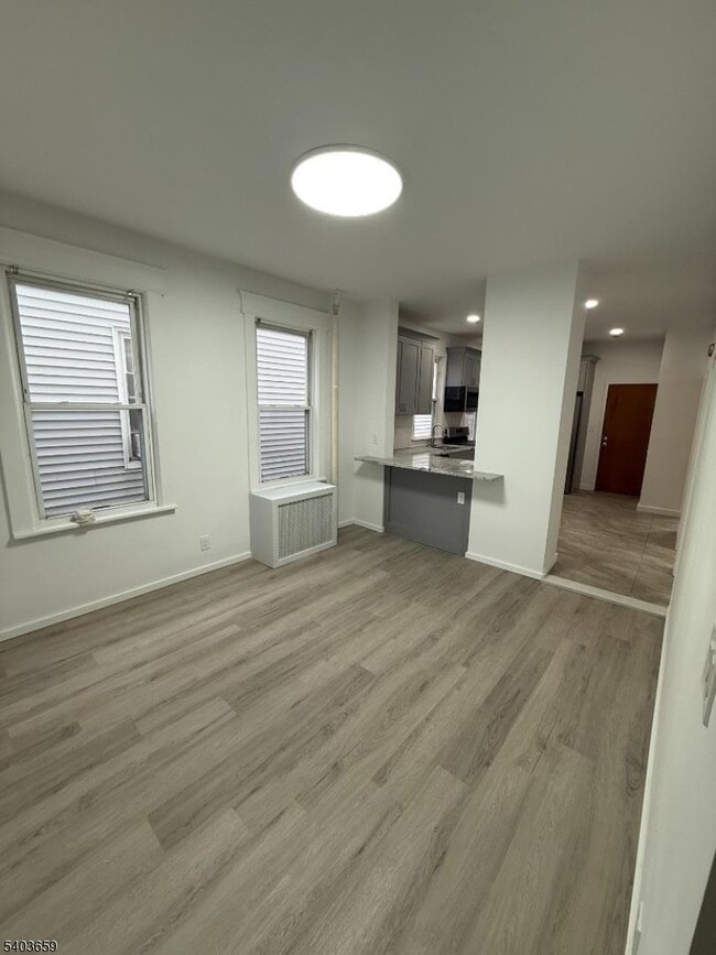 Building Photo - 740 Van Buren Ave