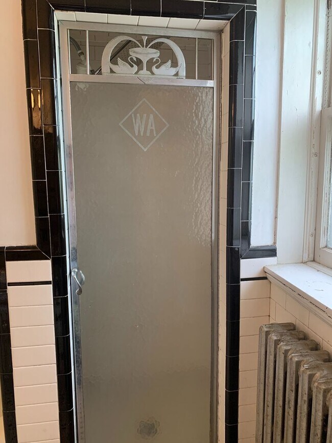 Building Photo - 102 Edgewood Ave