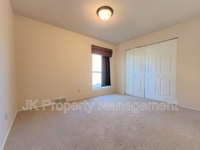 Building Photo - 3208 11th Ave S