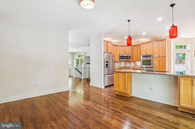 Building Photo - 1596 N Colonial Terrace