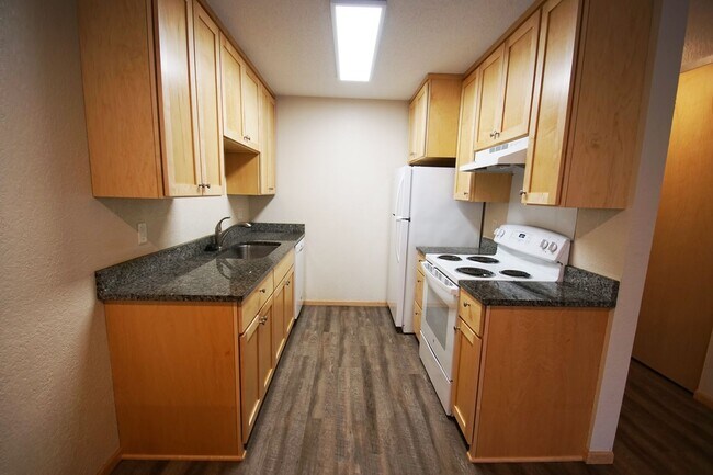 Building Photo - Pinto Suite