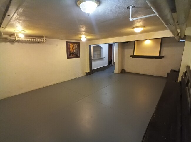 Building Photo - 2009 2nd St NE