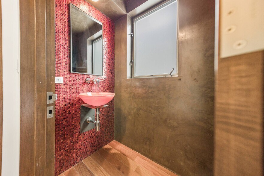 Building Photo - 419 Venice Way