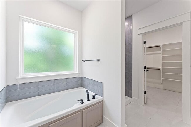 Building Photo - 17 Westmorland Dr