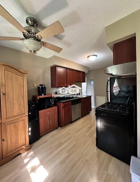 Building Photo - 2740 Rosalyn Ct