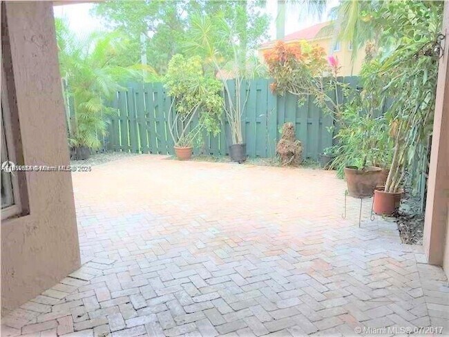 Building Photo - 6865 SW 164th Ct