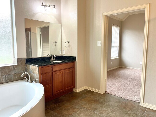 Building Photo - 26100 Brickhill Dr