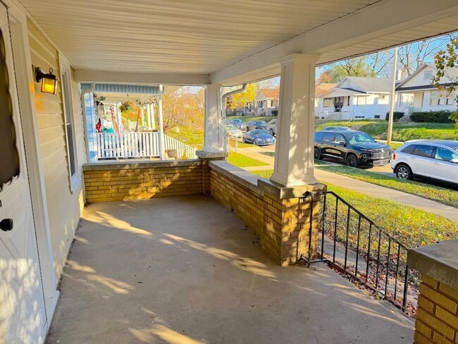 Building Photo - 305 N F St