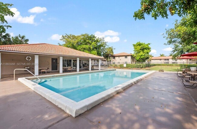 Building Photo - 8750 Royal Palm Blvd