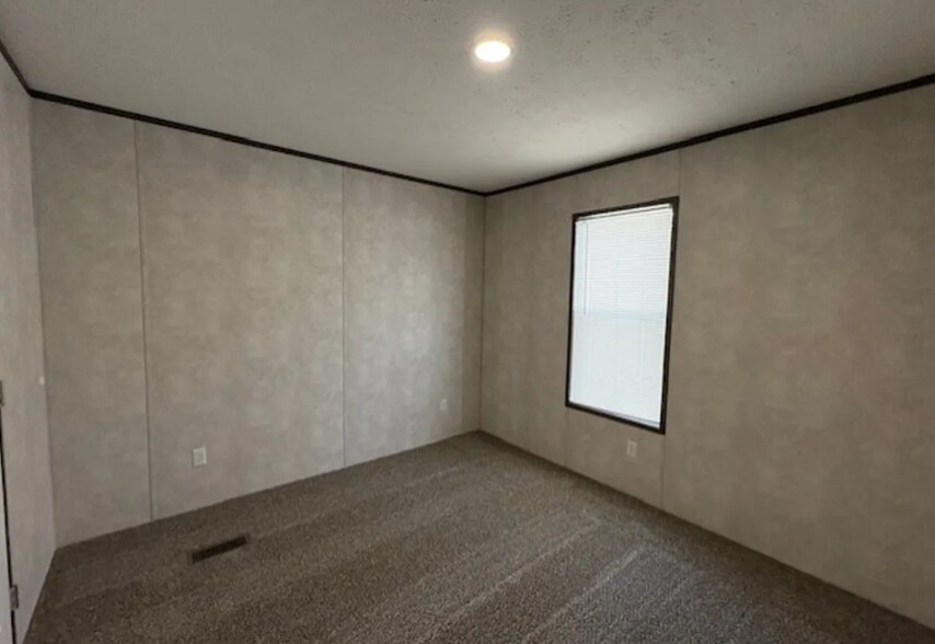 Building Photo - 28 W Legrand Ave