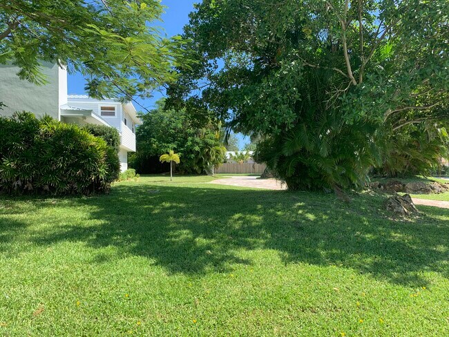 Building Photo - 1401 Magnolia Dr