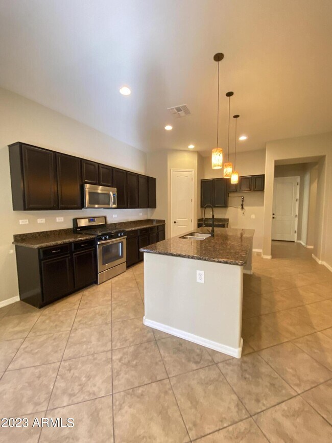 Building Photo - 20841 W Eastview Way