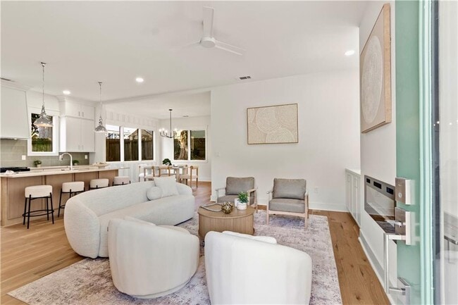 Building Photo - 205 Whitefoord Ave NE