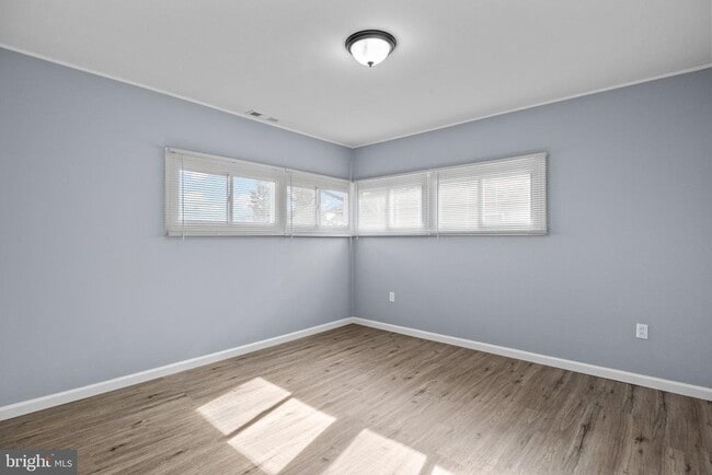 Building Photo - 338 Goldenridge Dr
