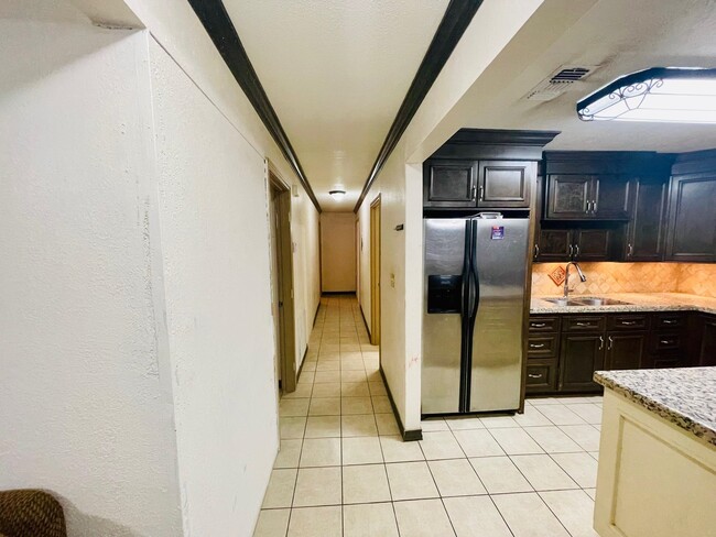 Building Photo - 1503 Chicago St