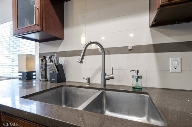 Building Photo - 1217 Elm Ave