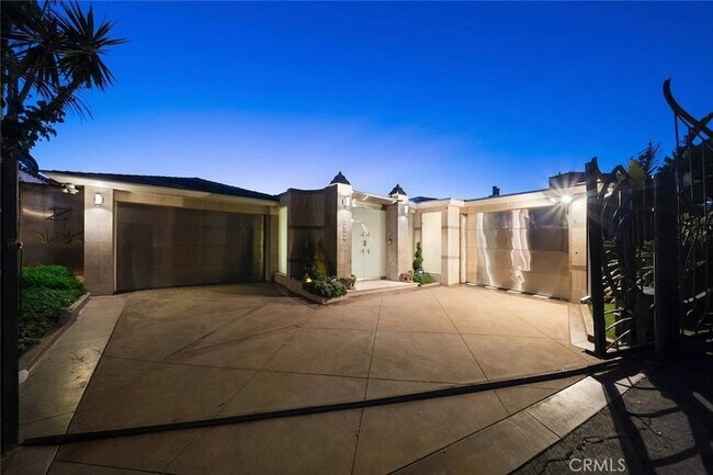 Building Photo - 31877 Circle Dr