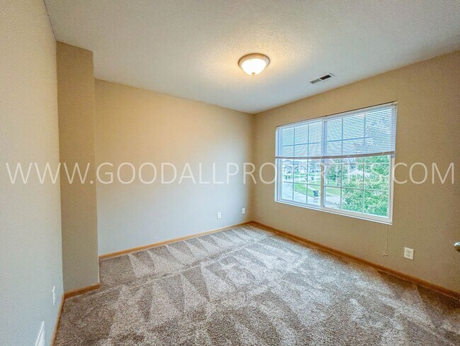 Building Photo - 3 Bedroom, 2.5 Bathroom in Waukee