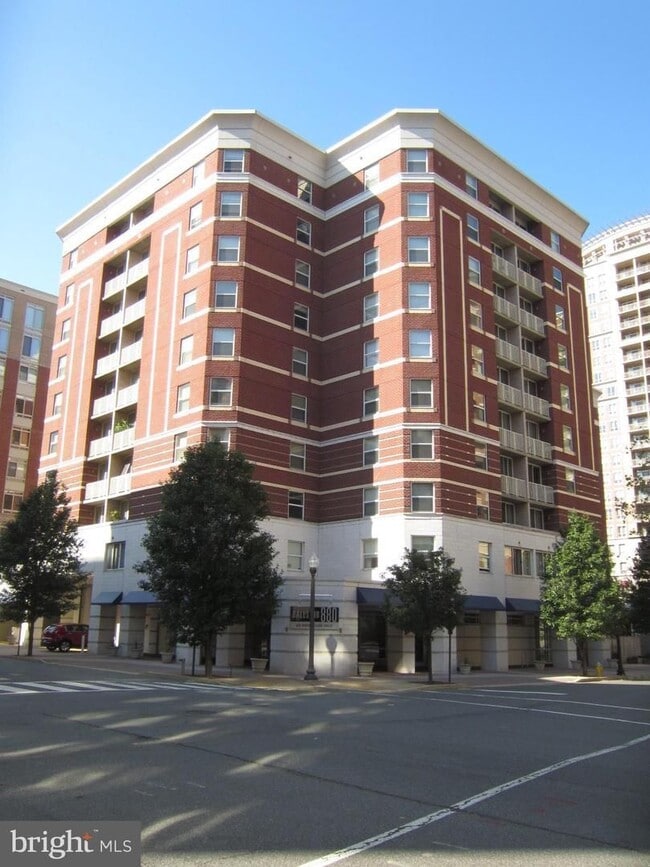 Building Photo - 880 N Pollard St
