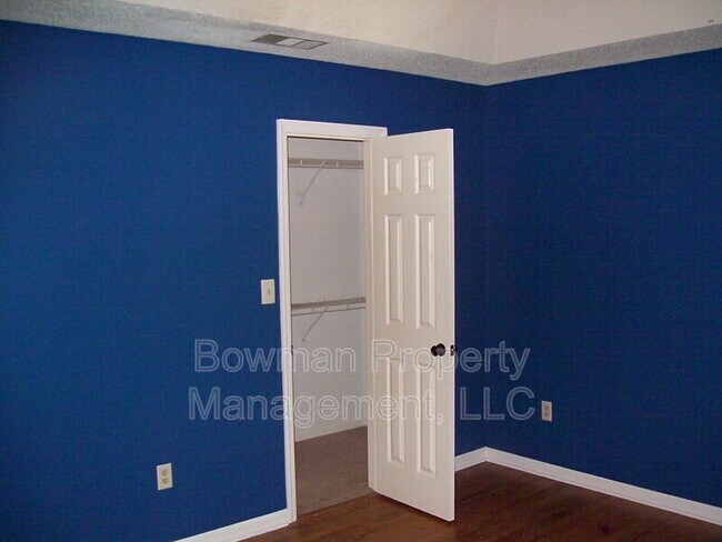 Building Photo - 141 Wakefield Dr