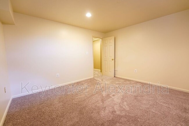 Building Photo - 20 Boulder Dr