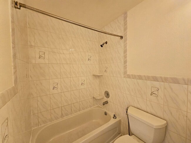 Building Photo - Sunny 2 Bed / 1 Bath Condo with Private Ba...