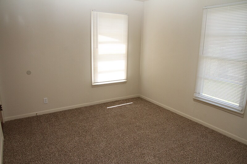 Building Photo - 121 N McEntire Ct