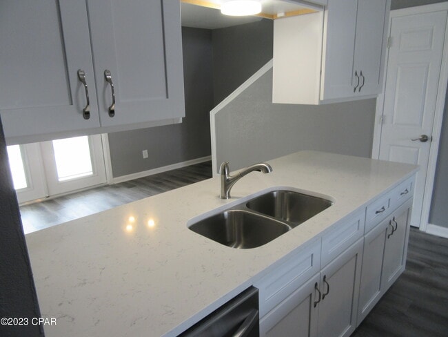 Building Photo - 134 Parker Village Cir