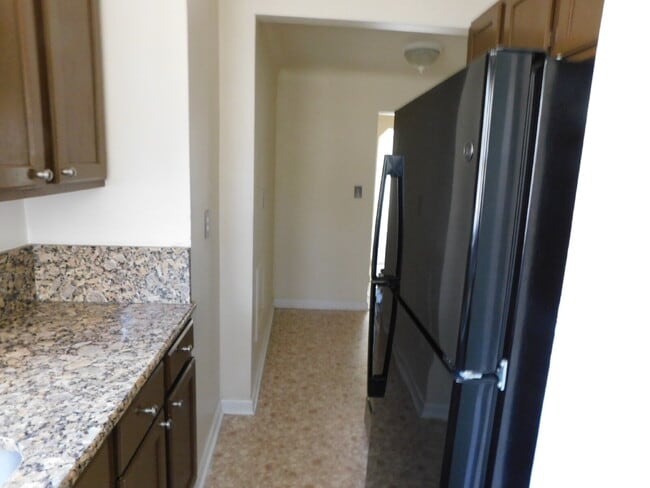 Building Photo - Private Entry Duplex Near Lake St Clair