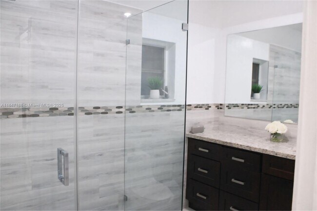 Building Photo - 8457 Sheraton Dr