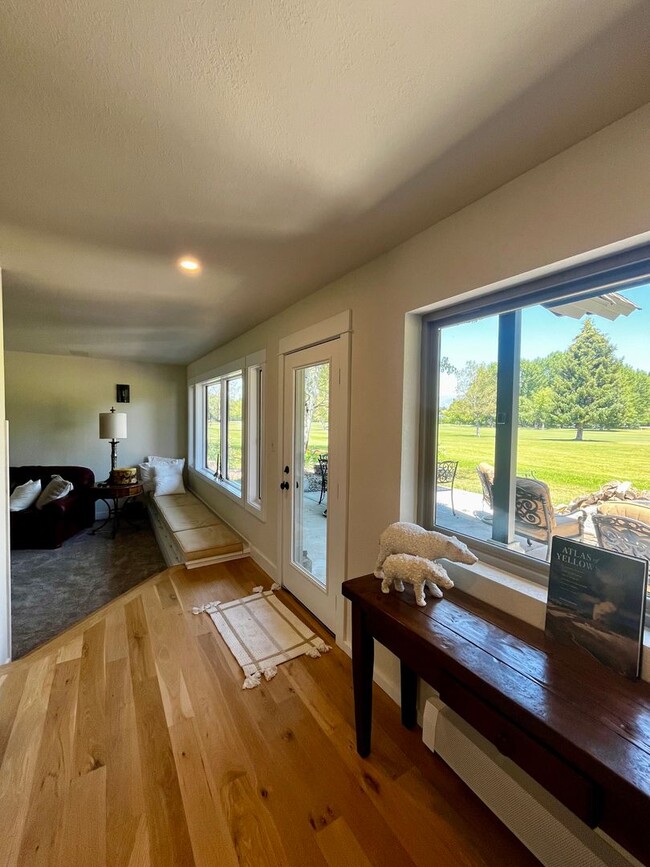 Building Photo - Executive Rental on Riverside Country Club...
