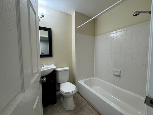 Building Photo - 2444 Druid Hill Ave