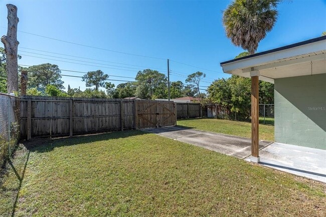 Building Photo - 618 Glenoak St N