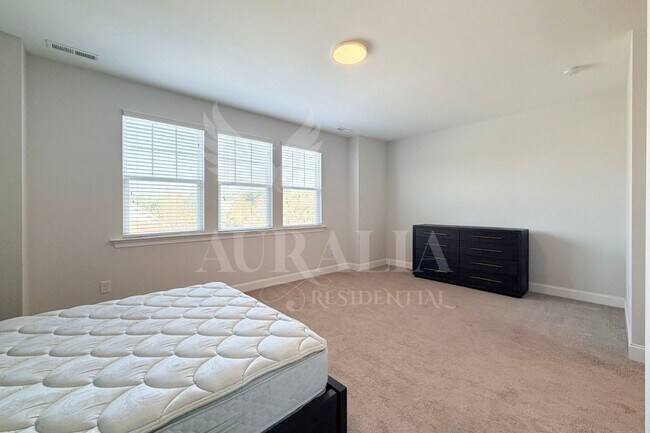 Building Photo - 1306 Farm Pond Trail