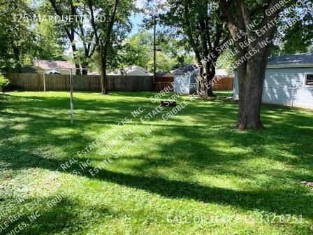 Building Photo - 325 Marquette Rd