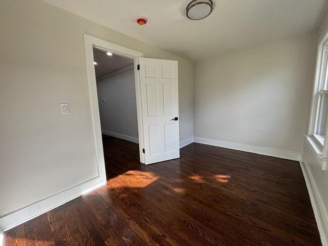 Building Photo - 2 Scofield Pl