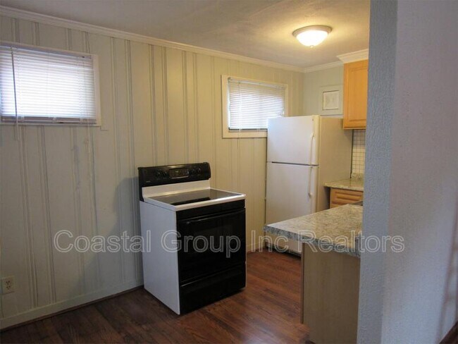 Building Photo - 1537 E Ocean View Ave