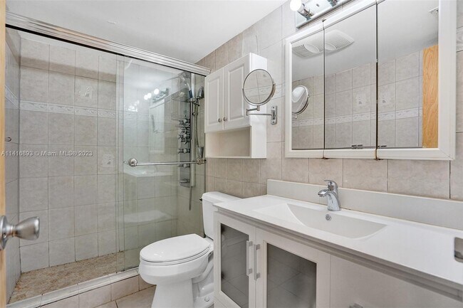 Building Photo - 1913 S Ocean Dr