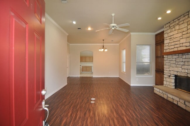 Building Photo - Welcome to this charming 3-2-2 brick home ...