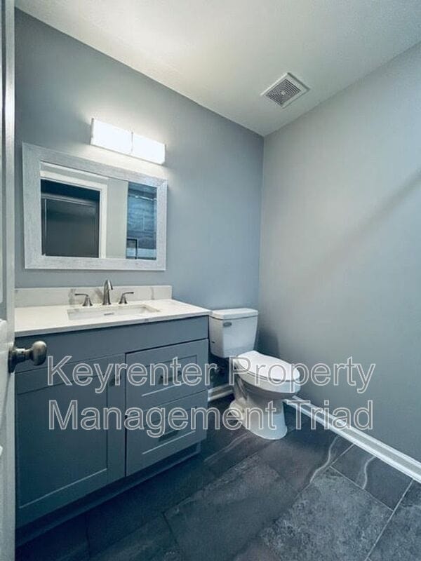 Building Photo - 1405 Leonard Ave