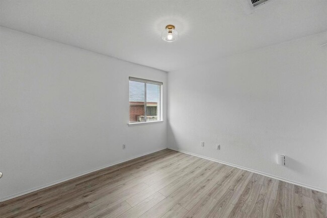 Building Photo - 8717 Corran Ferry Dr