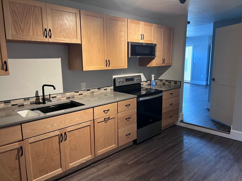 Kitchen - 1606 Indiana Ave