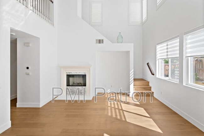 Building Photo - 356 W Weeping Willow Ave